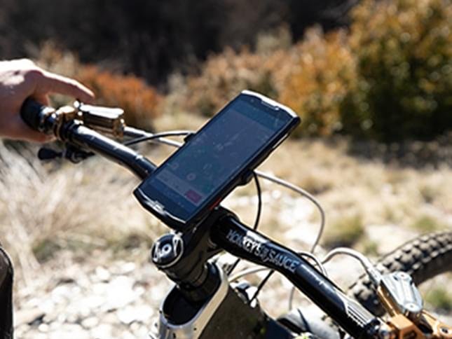 Crosscall Core X4 sur un support de vélo tout terrain