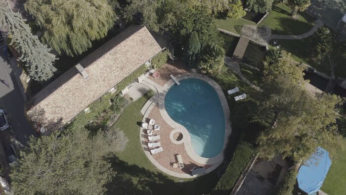 Maisons de légende : le moulin de Claude François
