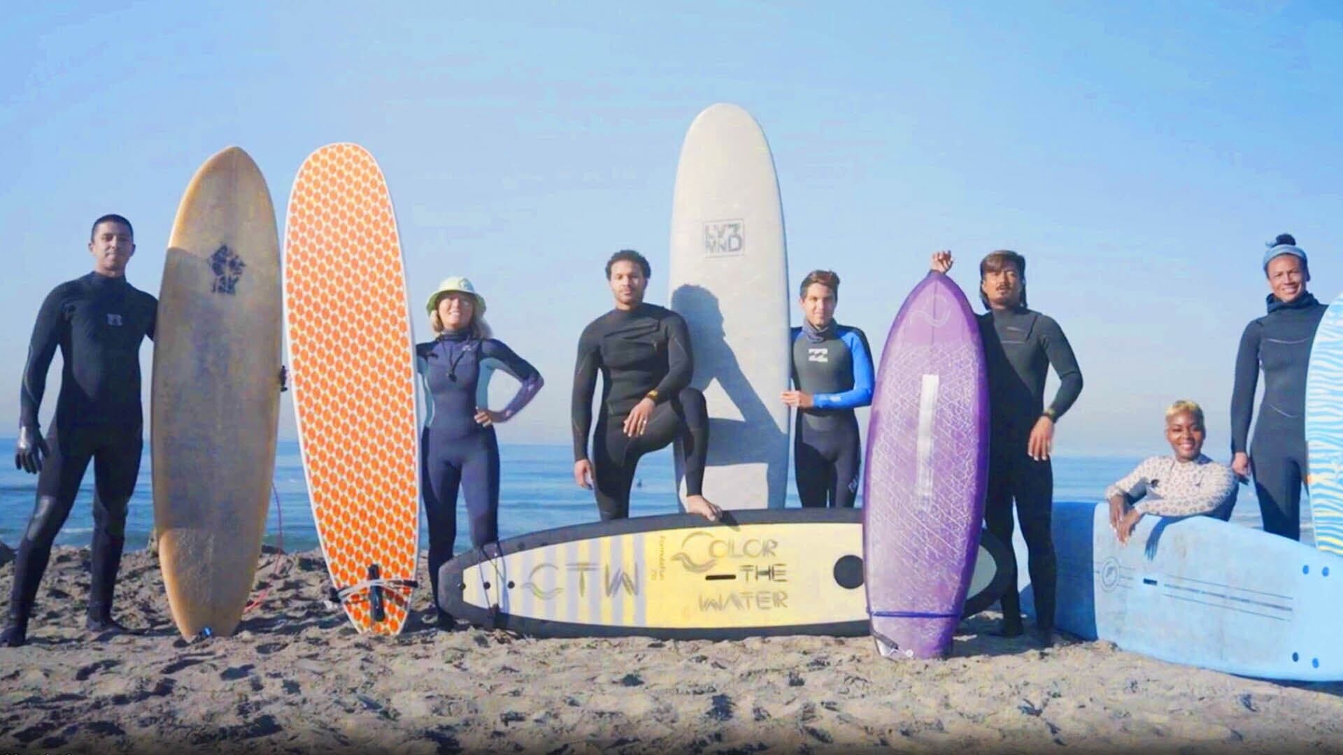 Color the Water : ils se battent pour prendre leur place sur la vague