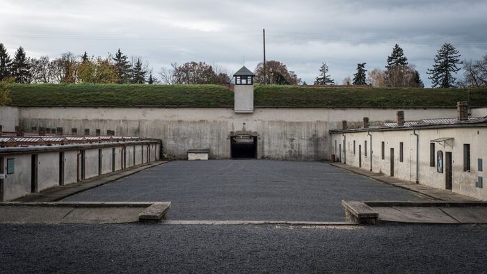 The White Buses - A Dangerous Concentration Camp Rescue Operation