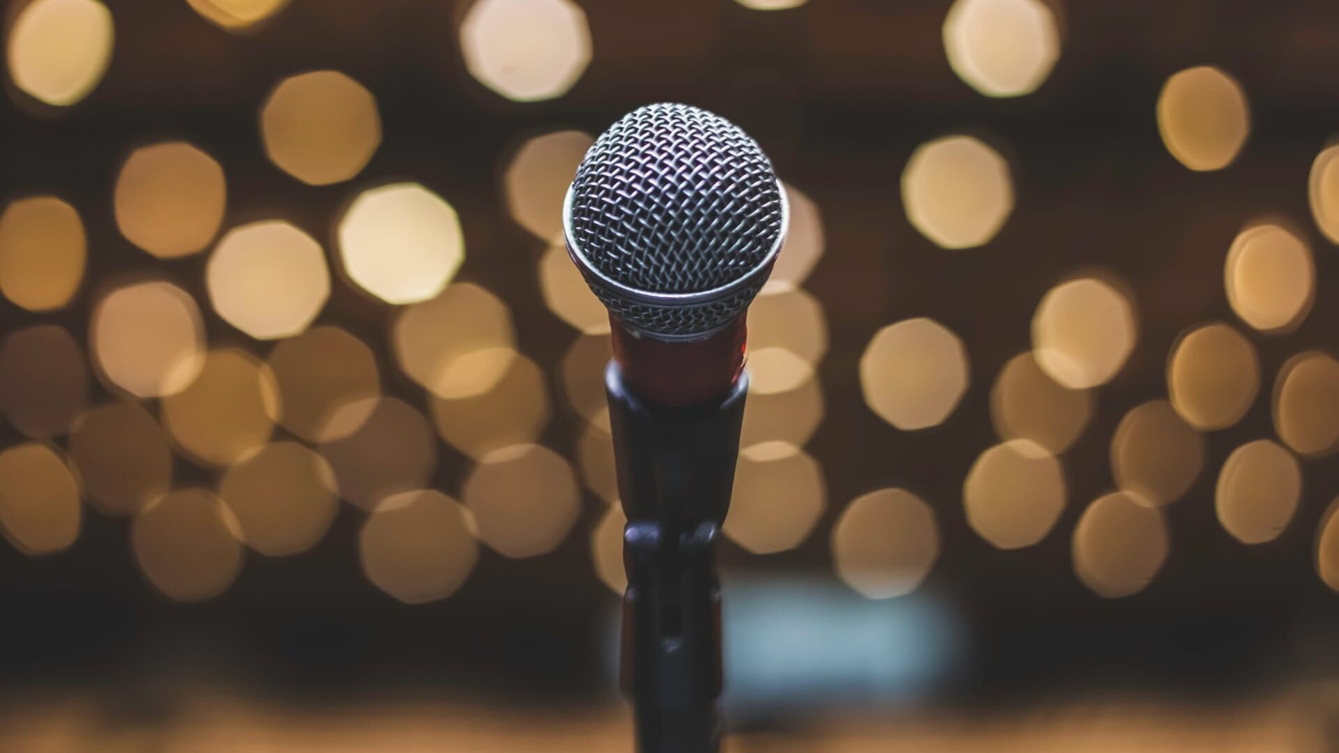 Les enfants chantent Sébastien Tellier et le rencontrent