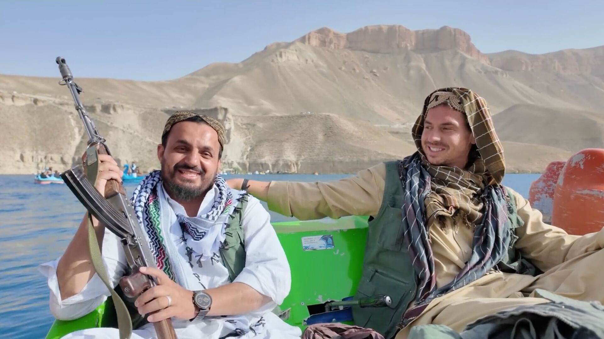 Le youtubeur en vacances chez les Talibans !