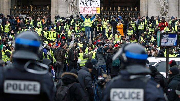 Face à la rue