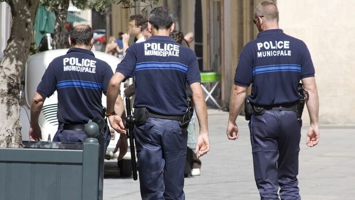 Bagarres, vols, exhibitionnisme : 100 jours avec la police de Nice (n°1)