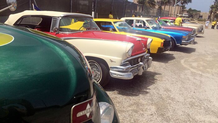 Curaçao, la passion des vieux tacots
