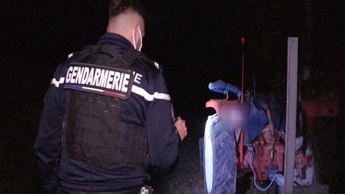 A fond sur la rocade, sans assurance et portable à la main