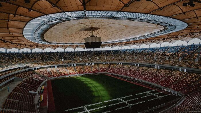Budapest vs Bucarest : les temples des titans