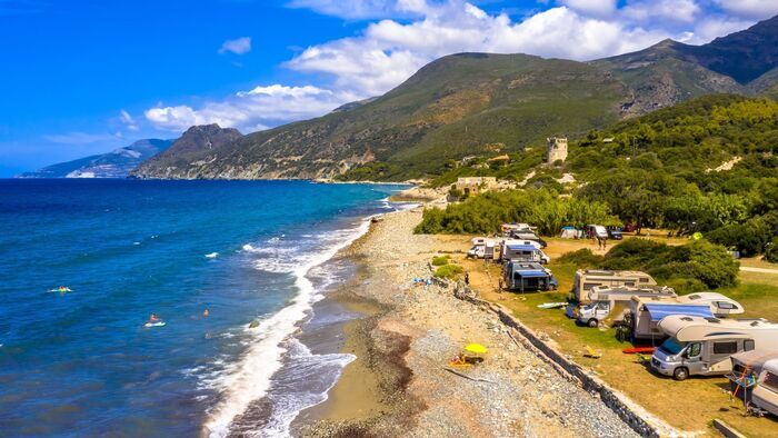 Vacances à prix cassés : entre bons plans et arnaques