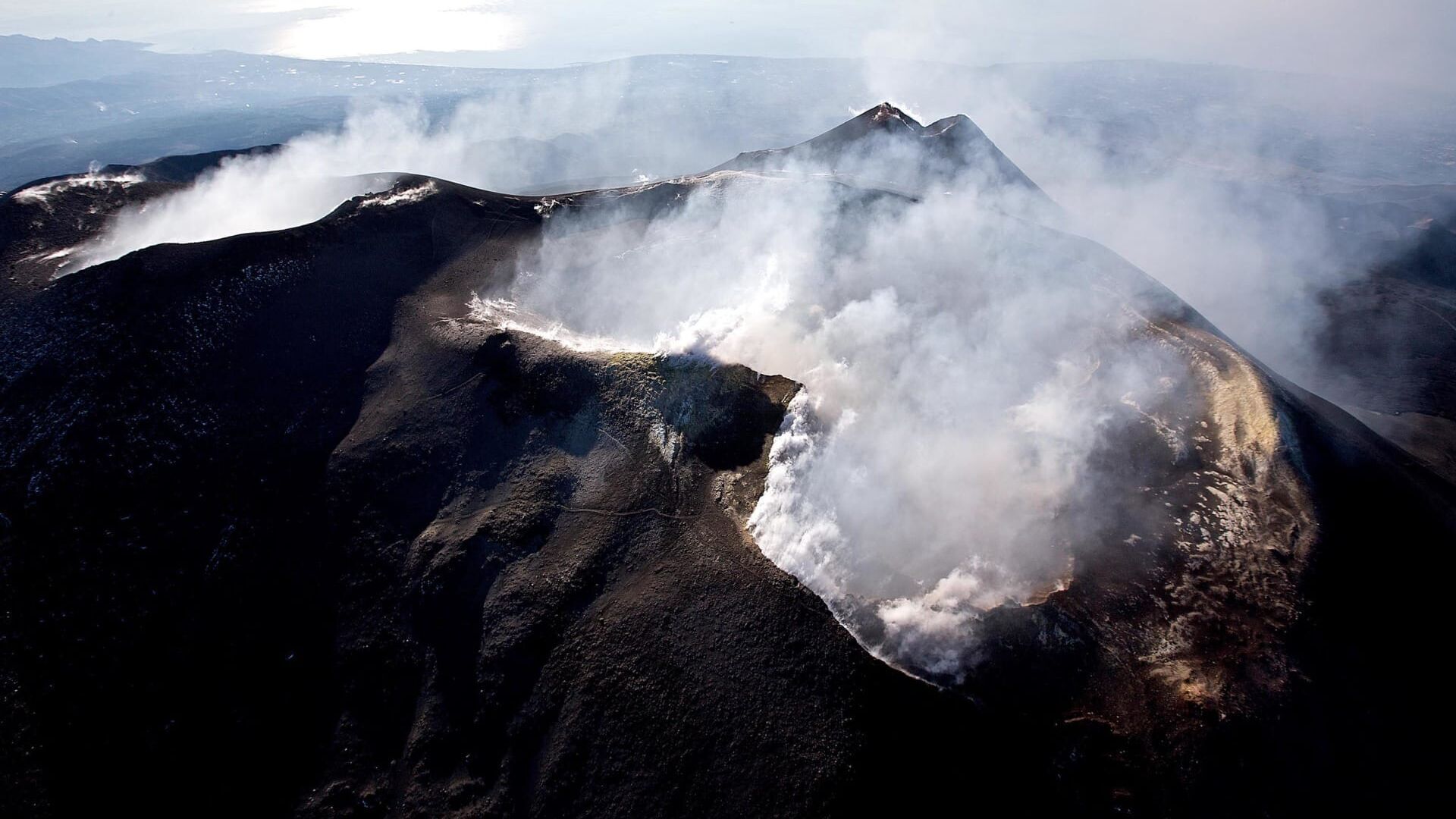 Volcans, la terre déchaînée