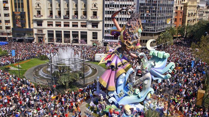 Espagne : la fête des Fallas embrase Valence