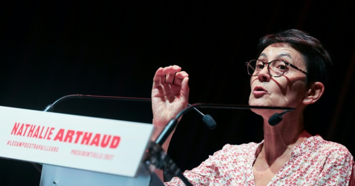 Nathalie Arthaud lors de son premier meeting présidentiel à la salle de la Mutualité, Paris, le 26 septembre 2026. © AFP via actu.orange.fr.