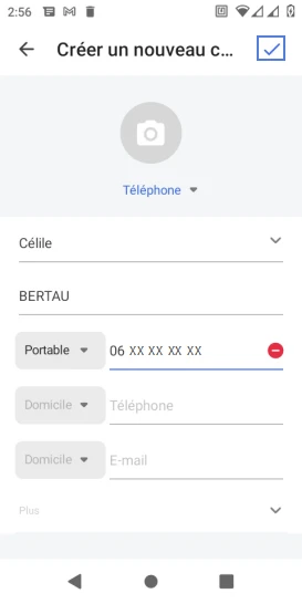 Étape 4 : Saisissez les informations de votre nouveau contact puis validez celles-ci à l'aide de la Coche.