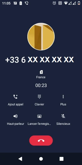 Étape 5 : La communication continue avec le second interlocuteur. A la fin de la communication, raccrochez avec la pastille rouge.