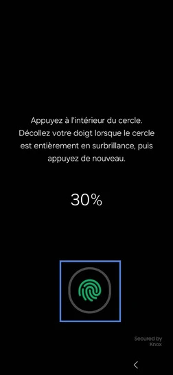Étape 10 : Commencez l'enregistrement de l'empreinte et positionnez un doigt sur le lecteur qui va apparaître au bas de l'écran (pastille grise). Suivez les instructions jusqu'à obtenir 100%.