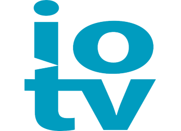 Logo de iotv avec des lettres stylisées en bleu sur fond blanc.