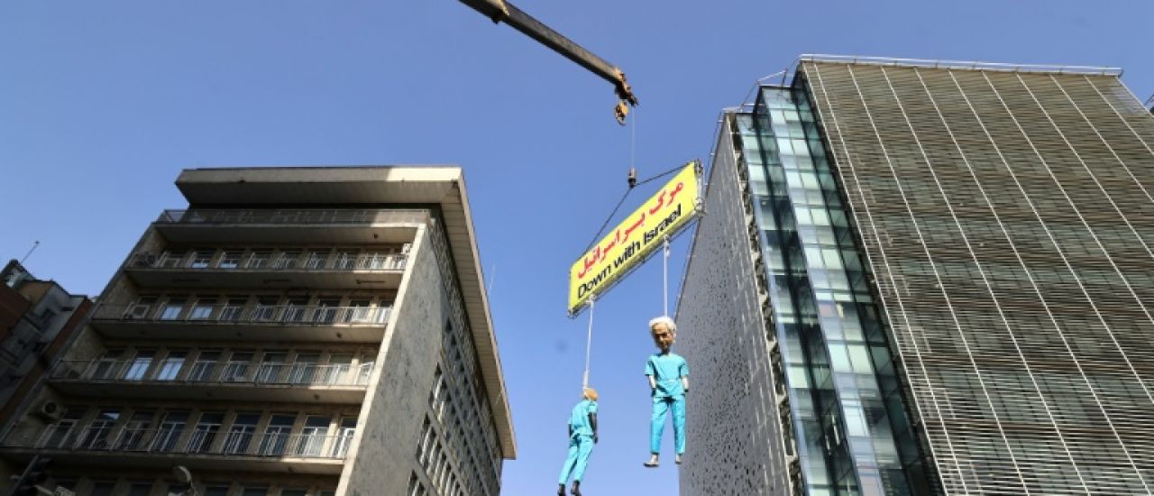 Répliques de missiles et faux cercueils israéliens: l'Iran commémore la prise de l'ambassade américaine