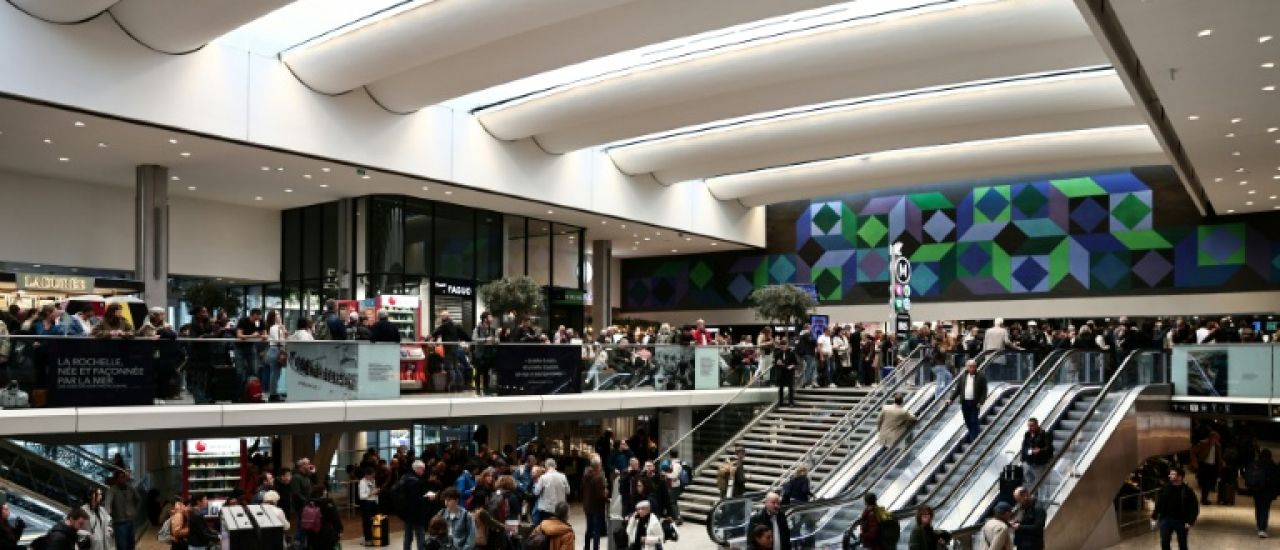 Gare Montparnasse: un policier tire sur un homme connu pour violences conjugales exhibant un couteau