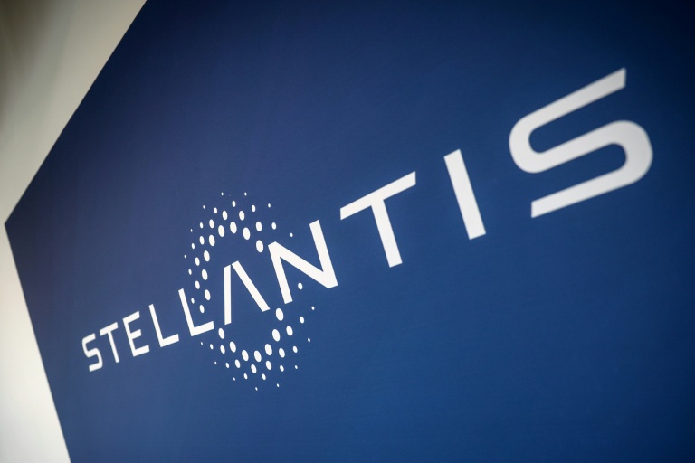 Stellantis va investir un milliard d'euros pour la production de véhicules électriques à Mulhouse, annonce Macron
