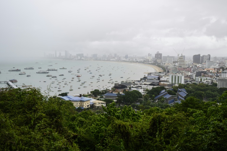 Après neuf mois en mer, le porte-avions américain Lincoln arrive en Thaïlande