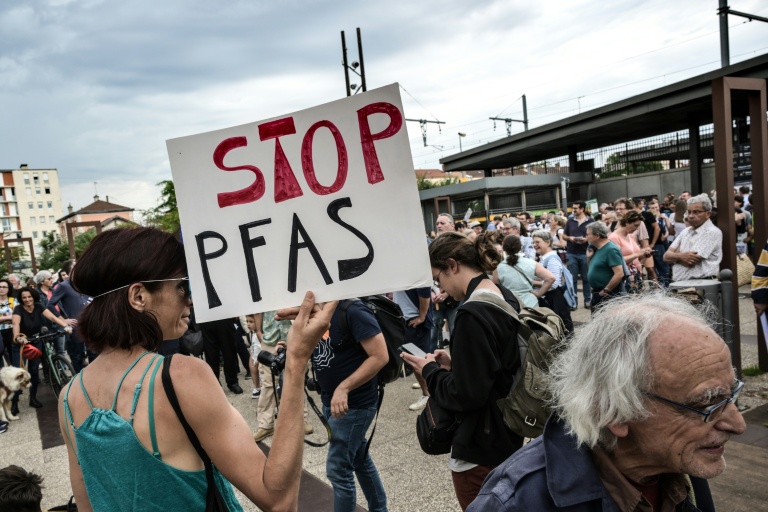 Trois associations saisissent la justice contre les "carences" de l'Etat dans la lutte contre les PFAS
