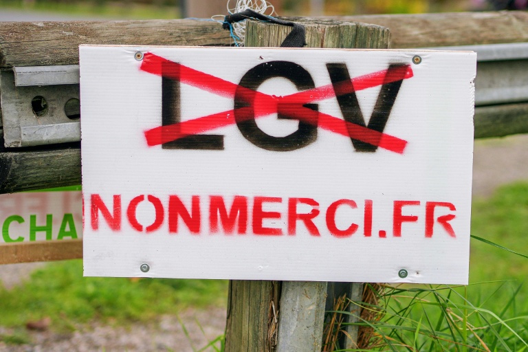 Au sud de Bordeaux, une "chaîne humaine" pour dire non à la LGV Sud-Ouest