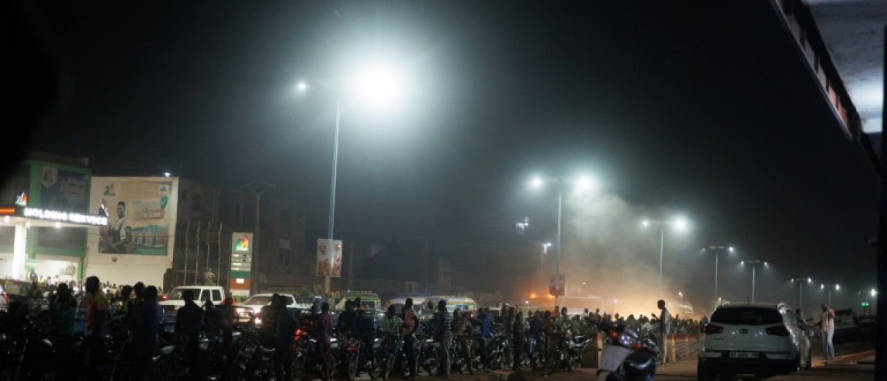 Dans Bamako sous blocus jihadiste, les habitants luttent au quotidien contre les pénuries de carburant Dans Bamako sous blocus jihadiste, les habitants luttent au quotidien contre les pénuries de carburant