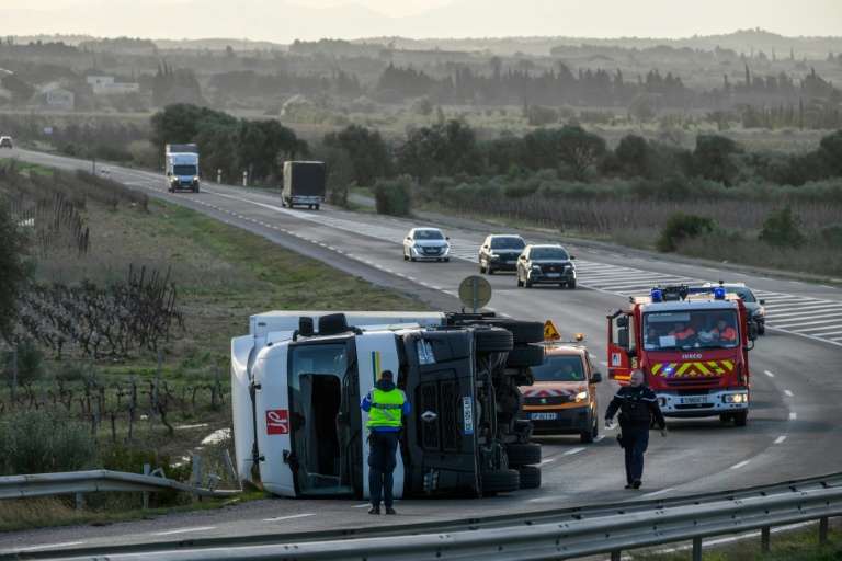 La tempête Nils se déplace vers la Corse et les Alpes, crue majeure dans le Sud-Ouest