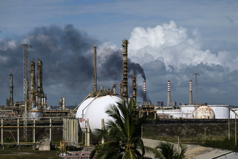 Le Venezuela va ouvrir l'exploitation pétrolière au privé sur fond de réchauffement des relations avec Washington