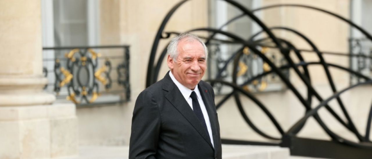Statut de la Corse: Bayrou "favorable" au projet constitutionnel initial, malgré l'avis du Conseil d'Etat