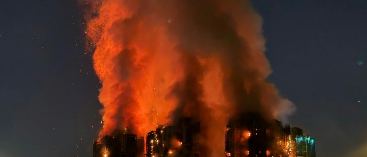 Hong Kong: 44 morts et des centaines de disparus dans un gigantesque incendie