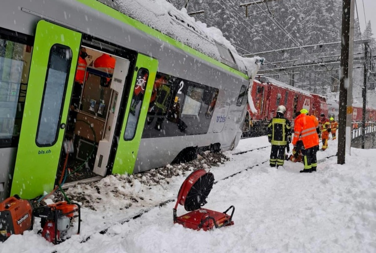 Un train régional déraille dans les Alpes suisses, cinq blessés