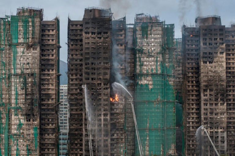 Hong Kong : une commission d'enquête clôt ses débats sur un incendie "évitable" qui a fait 168 morts