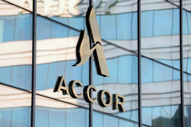 Mis en cause sur les droits humains, Accor se défend et met en place des mesures