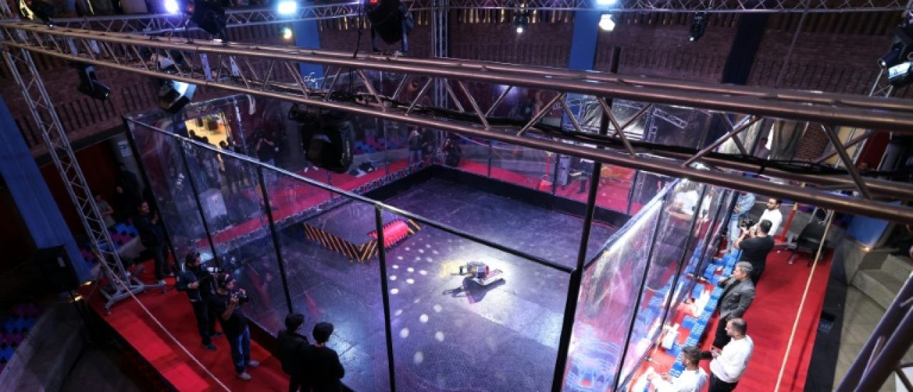 En Iran, les futurs prodiges de la tech en décousent sur le ring avec leurs robots