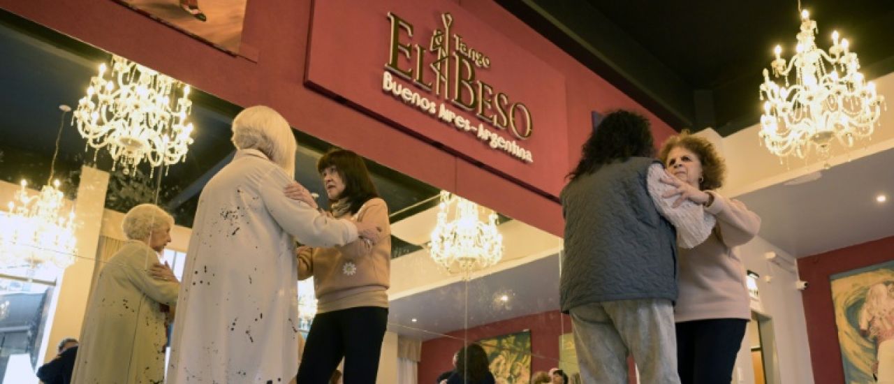 En Argentine, la "tango thérapie" pour mieux supporter la maladie de Parkinson