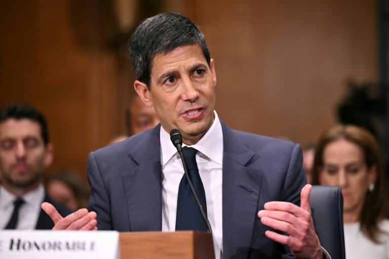 Warsh prête serment en présence de Trump avant d'attaquer les défis économiques de la Fed