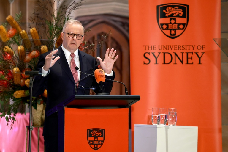 Australie: le Premier ministre annonce de futures lois pour encadrer l'IA