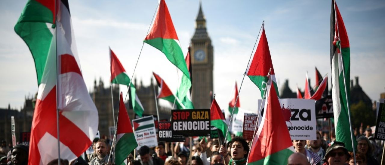 Gaza: entre soulagement et scepticisme, des dizaines de milliers de personnes dans les rues de Londres