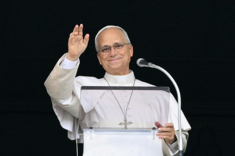 Le pape s'adresse à la foule au Vatican pour la première fois depuis son opération