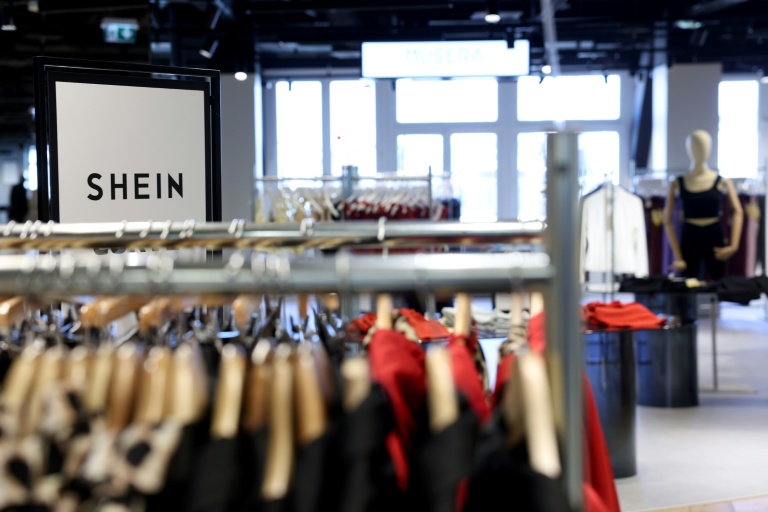 La justice française interdit à Shein de vendre dans l'UE des produits imitant le crocodile Lacoste