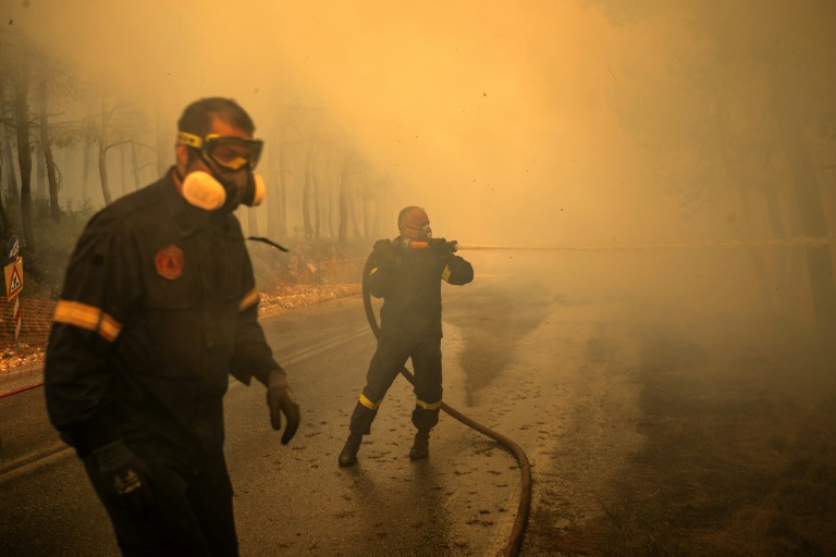 Grèce : deux morts dans une collision d'hélicoptères qui combattaient un incendie