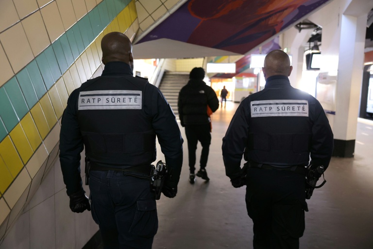 Avec Anne et Laurine, dans les couloirs sombres du RER francilien