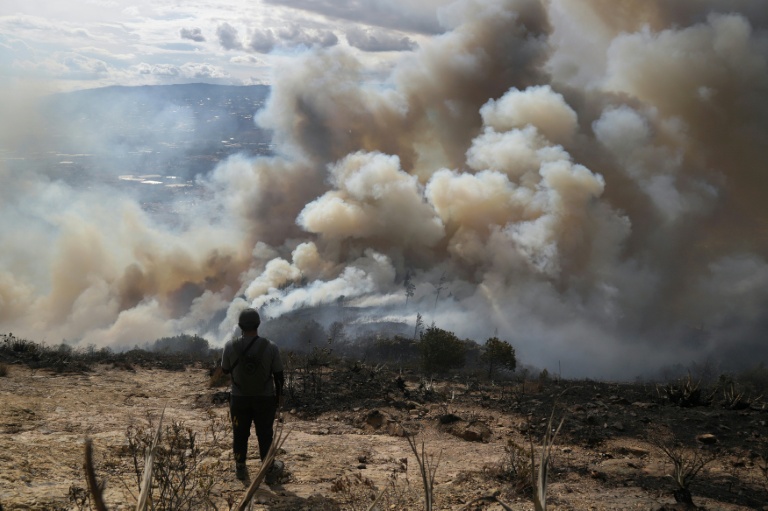 Colombie: un haut lieu touristique menacé par un incendie, partiellement contrôlé