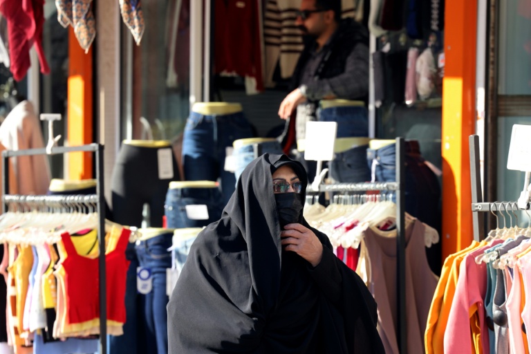 Manifestations en Iran: un bâtiment officiel ciblé par une attaque, "fermeté" des autorités