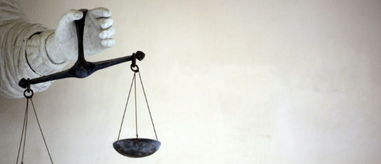 Meurtres à Angers: une "erreur matérielle" conduit au renvoi surprise du procès, la veille du verdict