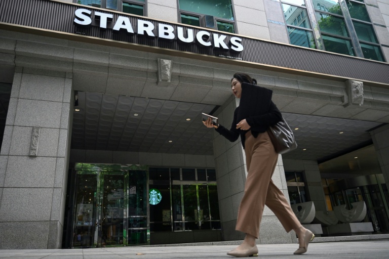 Tollé autour d'une pub Starbucks en Corée du Sud: l'IA mise en cause, chute des ventes