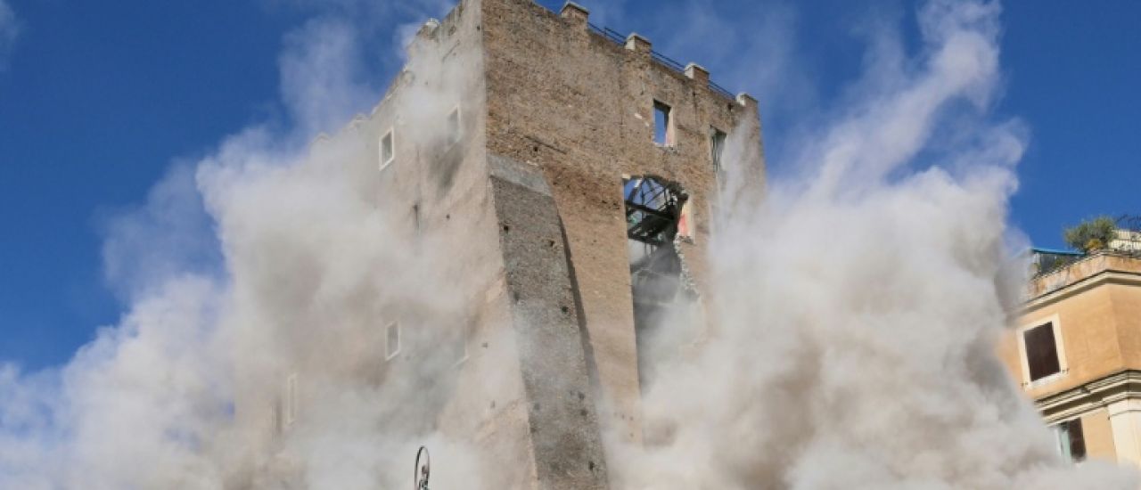 Rome: effondrement d'une tour médiévale en travaux, un ouvrier piégé