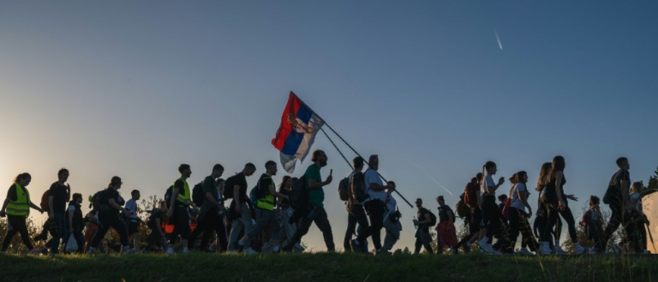 Serbie: un an après la tragédie de la gare, des milliers de personnes convergent vers Novi Sad