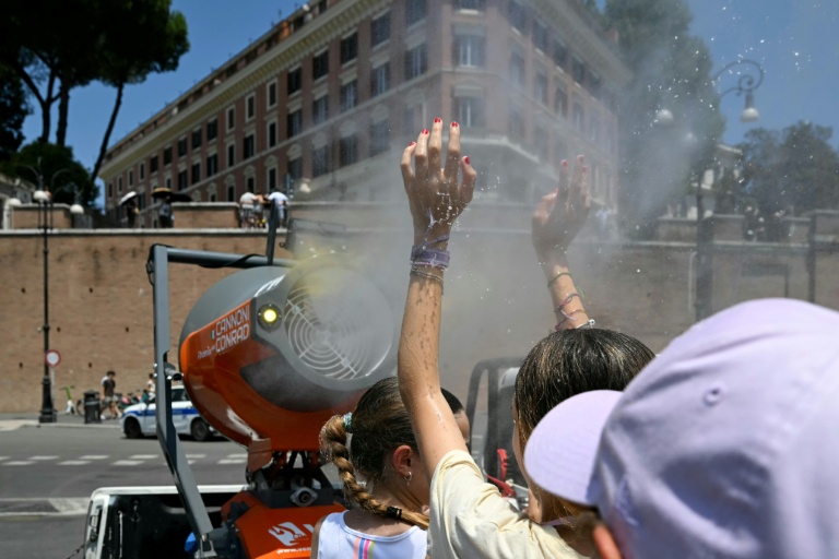"Pire qu'en Inde": à Rome, les touristes face au supplice de la canicule