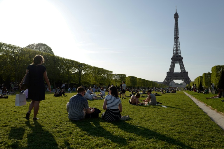 A Paris, Rachida Dati veut fermer le Champ-de-Mars et suscite le débat
